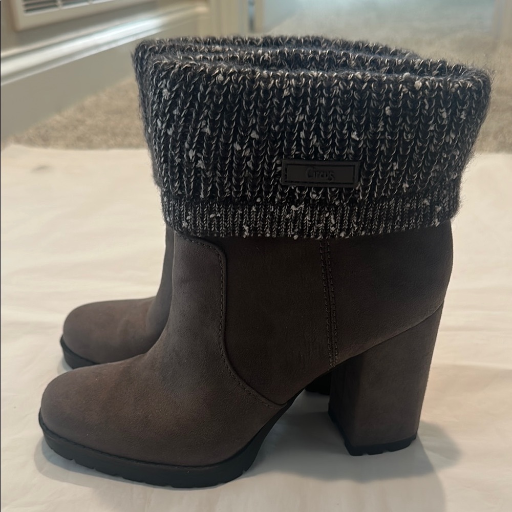 Sam Edelman Stylish Gray Ankle Boots with Knit Cuff 7.5 - Picture 3 of 6